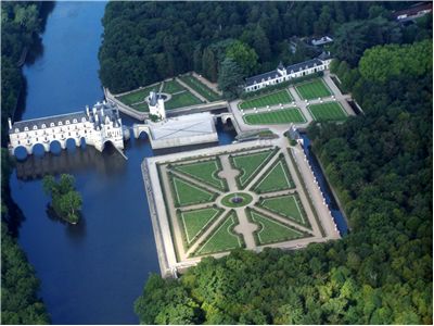 Aerial view of the Château de Chenonceau on the River Cher